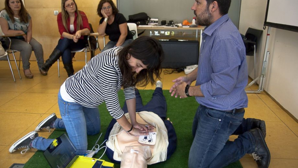 Cursos de suport vital bàsic i ús dels desfibril·ladors