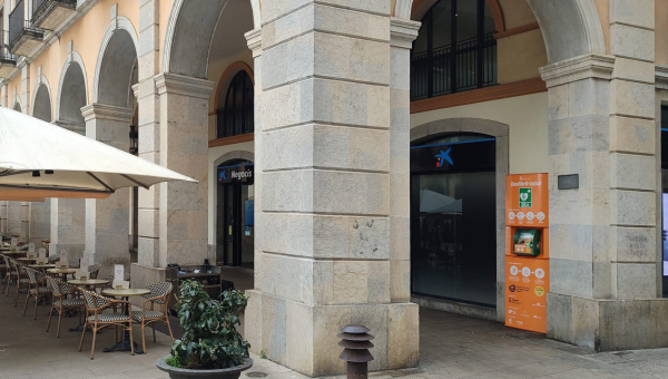 Desfibril·lador Girona plaça Endependencia santa Clara